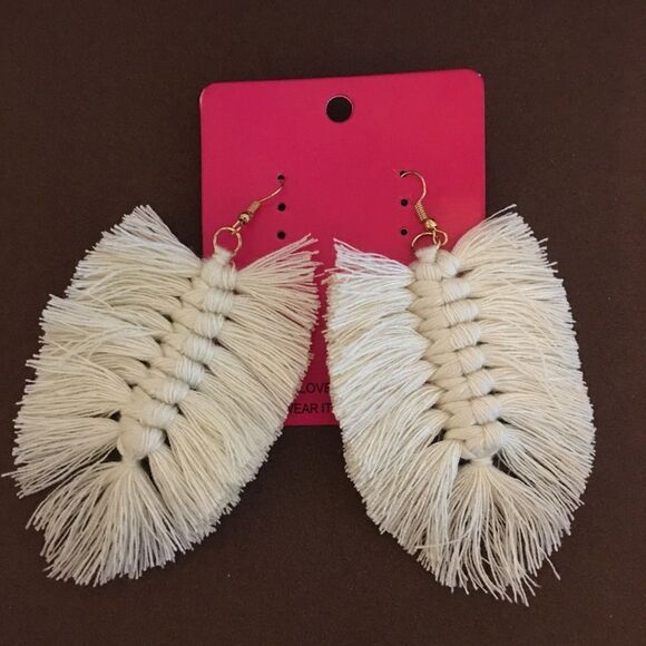 NWT Cream Colored Fringe‎ Earrings - Picture 1 of 4